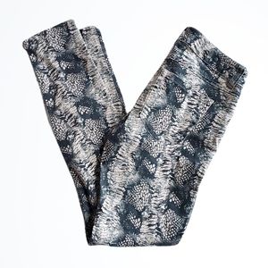 Cabi Style 958 Diamondback Super Skinny Jeans Snakeskin Print Size 2 Waist 29 In